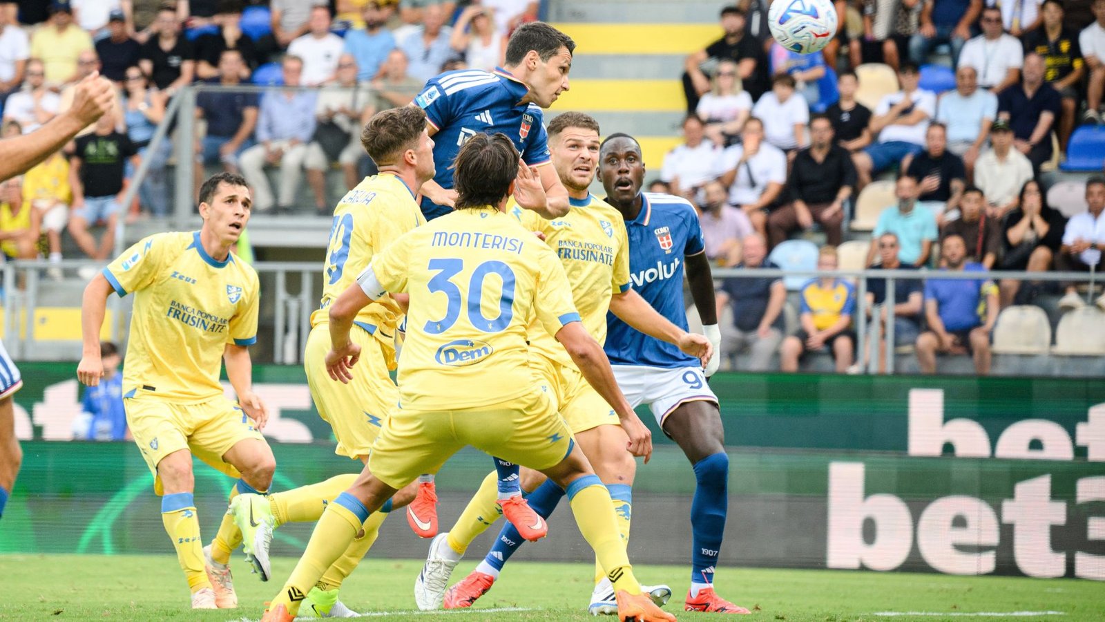 Como 1907 and Frosinone players contest an aerial ball at the Stadio Benito Stirpe on 20 September 2026