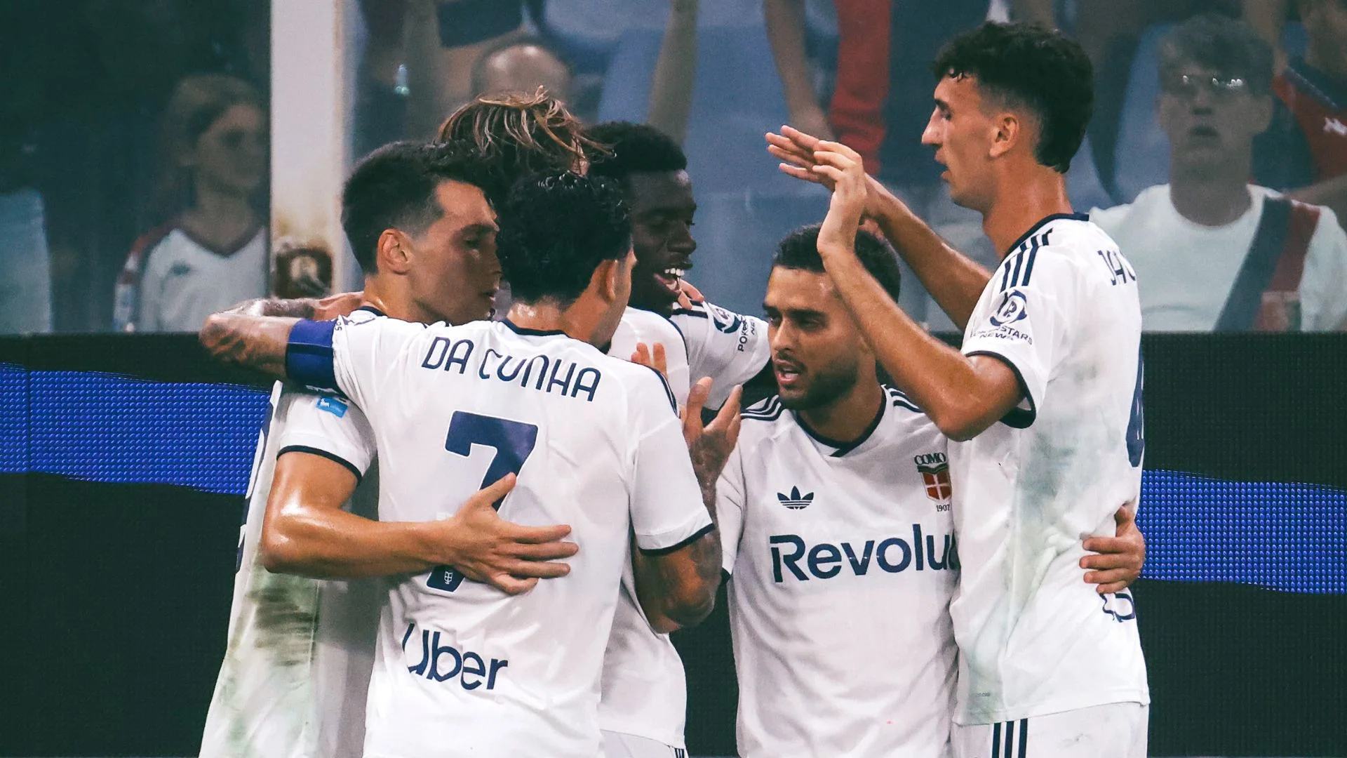 Como 1907 players celebrate together after scoring away at Genoa on 4 September 2026